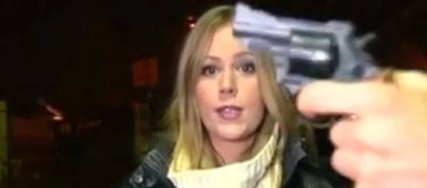 L'inviata di Radio Televizija Vojvodine. L'inviata di Radio Televizija Vojvodine.