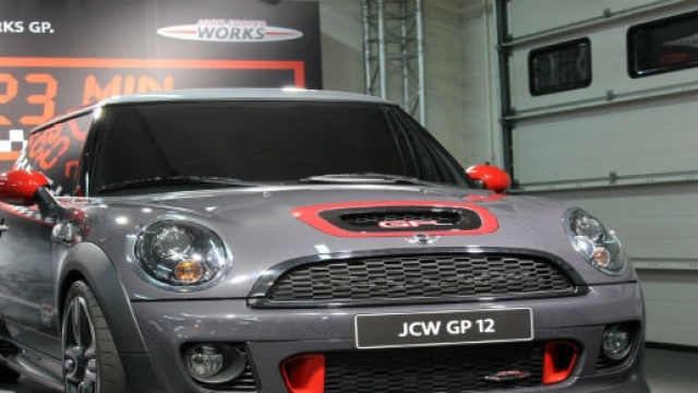 Nuova mini JCW cabrio, la nuova auto BMW