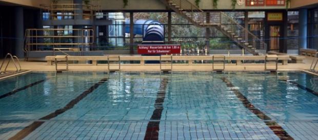 Imagine cu piscina din Bornheim Imagine cu piscina din Bornheim