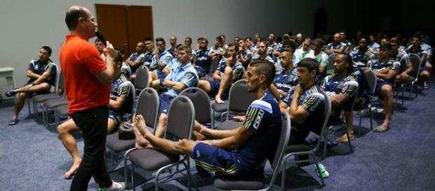 Reunião feita pelo diretor de futebol Cícero Souza Reunião feita pelo diretor de futebol Cícero Souza
