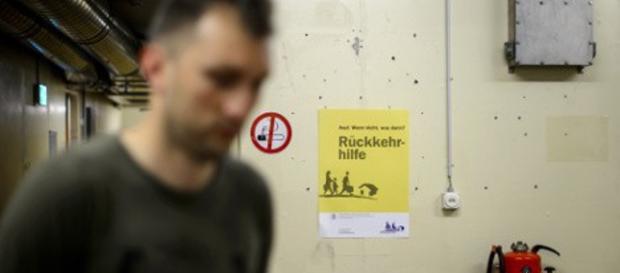Szwajcaria odbiera uchodźcom pieniądze Szwajcaria odbiera uchodźcom pieniądze