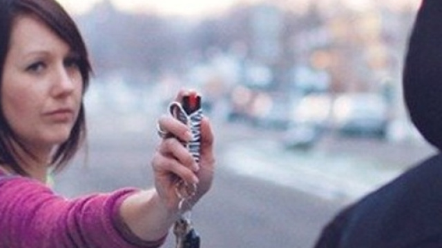 Le donne tedesche si armano di spray al peperoncin