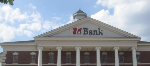Bank: symbol globalnego rekietu finansowego. Bank: symbol globalnego rekietu finansowego.