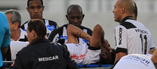 Bob sofreu grave lesão pela Ponte Preta em 2014 Bob sofreu grave lesão pela Ponte Preta em 2014