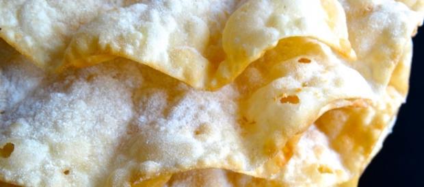 Carnevale: ricetta chiacchiere al forno o fritte Carnevale: ricetta chiacchiere al forno o fritte