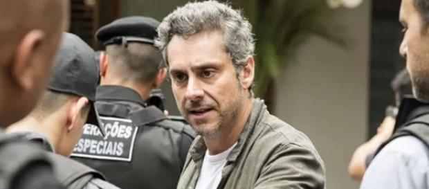 Romero é preso diante de todos pelo próprio filho Romero é preso diante de todos pelo próprio filho