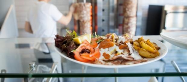 Shaorma cu fructe de mare face valvă Shaorma cu fructe de mare face valvă