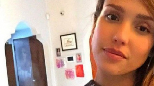 Il selfie di Jessica Alba su Instagram