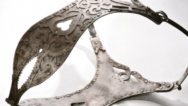 Perde chiavi cintura di castit&agrave;, chiama i pompieri