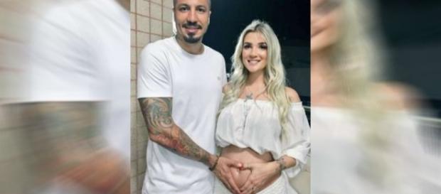 Aline exibe barriga de quase 7 meses Aline exibe barriga de quase 7 meses
