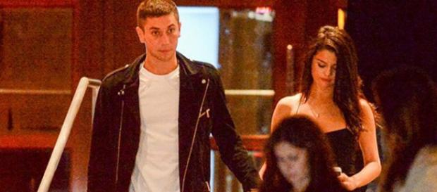 Casal foi visto saindo de hotel Casal foi visto saindo de hotel