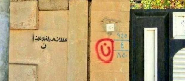 Chrześcijański dom oznaczony arabską literą nun Chrześcijański dom oznaczony arabską literą nun