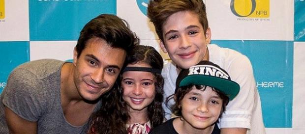 João Guilherme recebe colegas de elenco em show João Guilherme recebe colegas de elenco em show