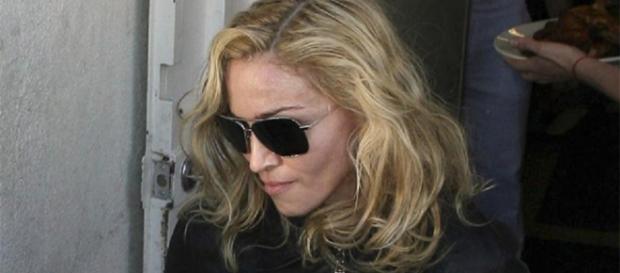 Madonna in una foto di profilo. Madonna in una foto di profilo.