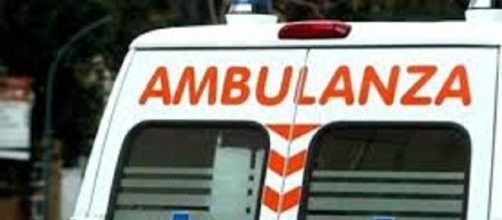 Scontro tra un'ambulanza e un'auto