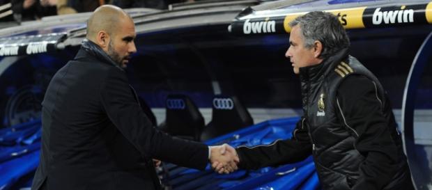 José Mourinho com Guardiola durante um clássico José Mourinho com Guardiola durante um clássico