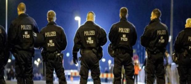 Poliziotti francesi in divisa. Poliziotti francesi in divisa.