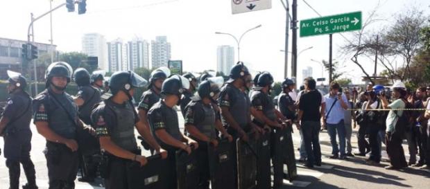 Forças policiais preparam-se para a manifestação. Forças policiais preparam-se para a manifestação.