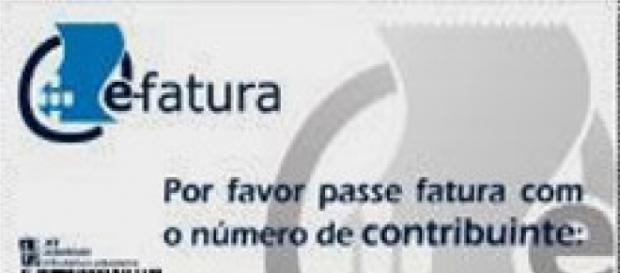 Pequeno cartão com o nº de contribuinte. Pequeno cartão com o nº de contribuinte.