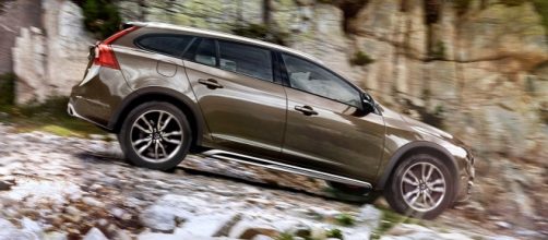 Nuova Volvo V60 cross country awd