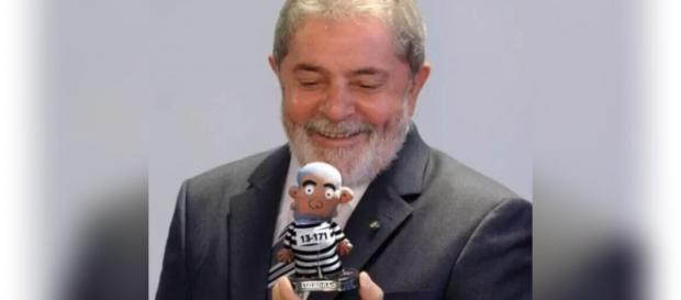 Lula diz que está cansado das mentiras sobre ele Lula diz que está cansado das mentiras sobre ele