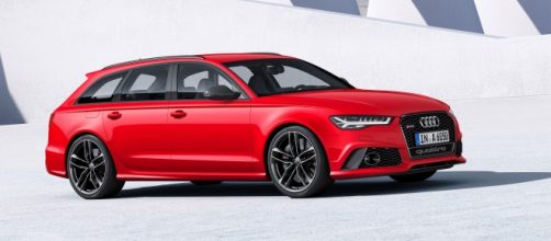 La nuova Audi Rs6 Avant rossa fiammante