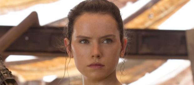 Daisy Ridley interpreta a Rey. Daisy Ridley interpreta a Rey.