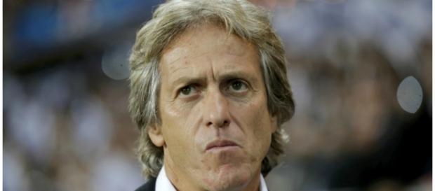 Jorge Jesus declarou precisar de um central Jorge Jesus declarou precisar de um central
