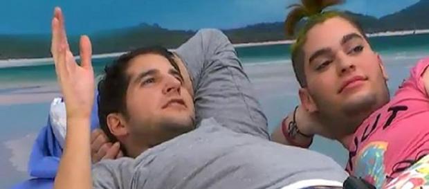 Julián Contreras Jr y Sema duermen juntos en GHVIP Julián Contreras Jr y Sema duermen juntos en GHVIP
