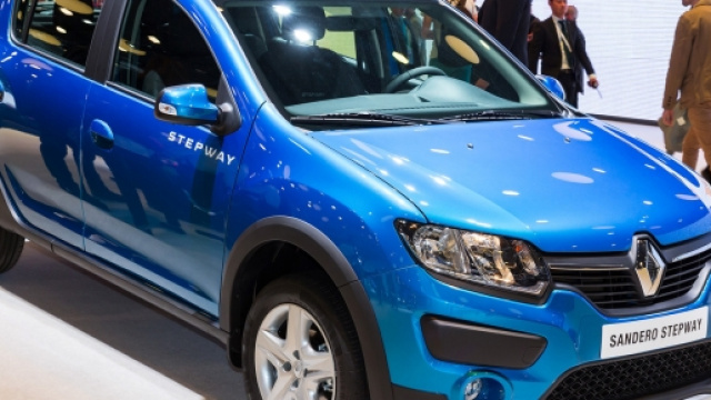 La nuova Dacia Sandero stepway blu