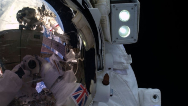 Tim Peak ed il suo selfie spaziale