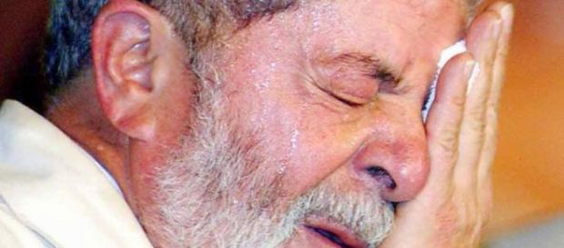 Lula, demonstrando preocupação. Lula, demonstrando preocupação.