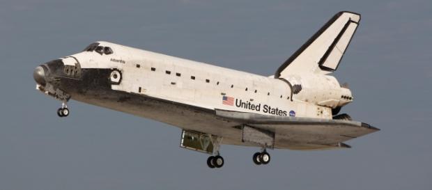 Space shuttle Atlsntis STS 61B (Wikipedia) Space shuttle Atlsntis STS 61B (Wikipedia)