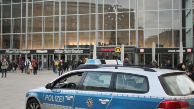 La polizia tedesca in strada a Colonia