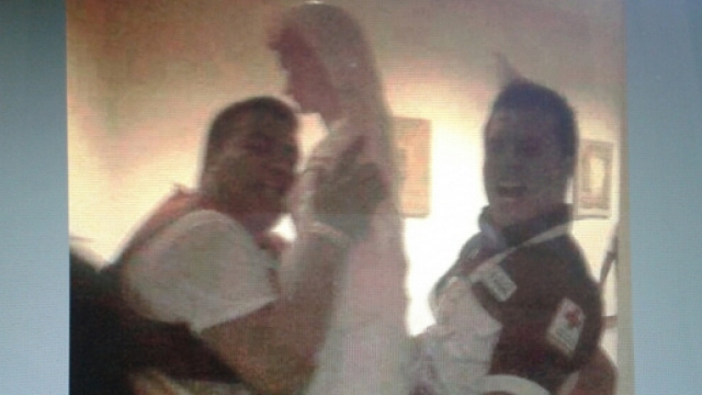 Foto sul social Facebook, insulta la Madonna