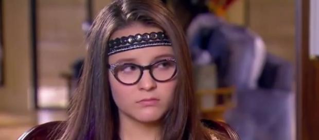 Manuela fica muito doente após ficar ao relento. Manuela fica muito doente após ficar ao relento.