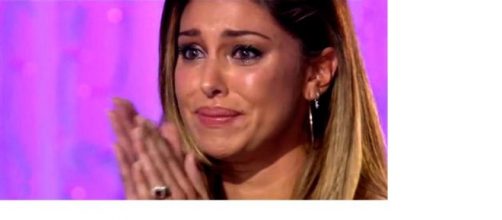 Belen Rodriguez in lacrime in pubblico.