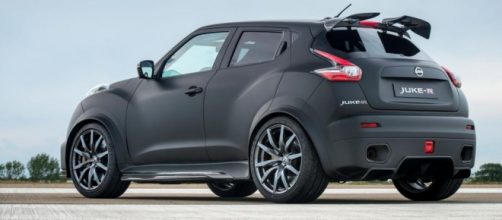 La nuova Nissan Juke-R 2.0 nera opaca