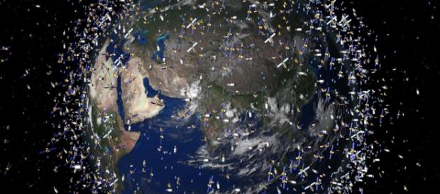 Basura espacial orbitando alrededor de la Tierra Basura espacial orbitando alrededor de la Tierra