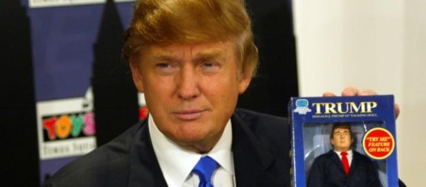Donald Trump avversario di Clinton Donald Trump avversario di Clinton