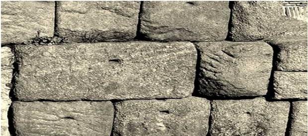 Sobre la Roca que es Cristo Jesús Sobre la Roca que es Cristo Jesús