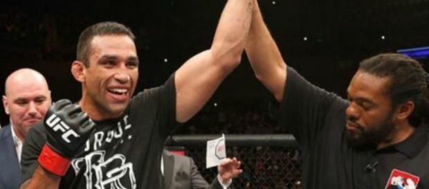 Werdum recebendo cinturão de campeão do UFC Werdum recebendo cinturão de campeão do UFC