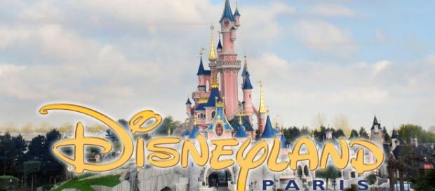 Bărbat prins cu două arme în Disneyland Bărbat prins cu două arme în Disneyland