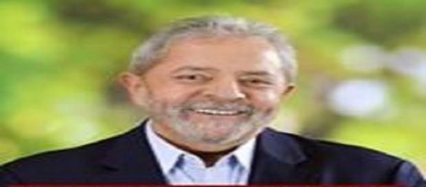 Lula afirma que não é dono do triplex Lula afirma que não é dono do triplex
