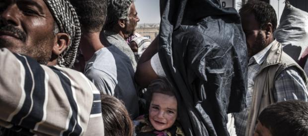 Os refugiados fogem das zonas em conflito Os refugiados fogem das zonas em conflito