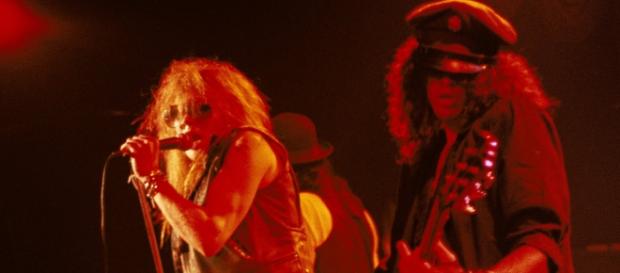 Axl y Slash volverán a tocar juntos tras 23 años Axl y Slash volverán a tocar juntos tras 23 años