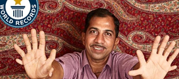Indianul cu multe degete în Cartea Recordurilor Indianul cu multe degete în Cartea Recordurilor