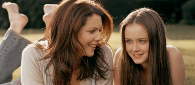 Lorelei y Rory vuelven de nuevo a Stars Hollow Lorelei y Rory vuelven de nuevo a Stars Hollow