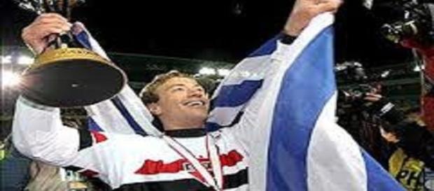 Atleta deve vestir a camisa do SP de novo Atleta deve vestir a camisa do SP de novo