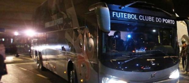 Autocarro do FC Porto à chegada ao Dragão Autocarro do FC Porto à chegada ao Dragão